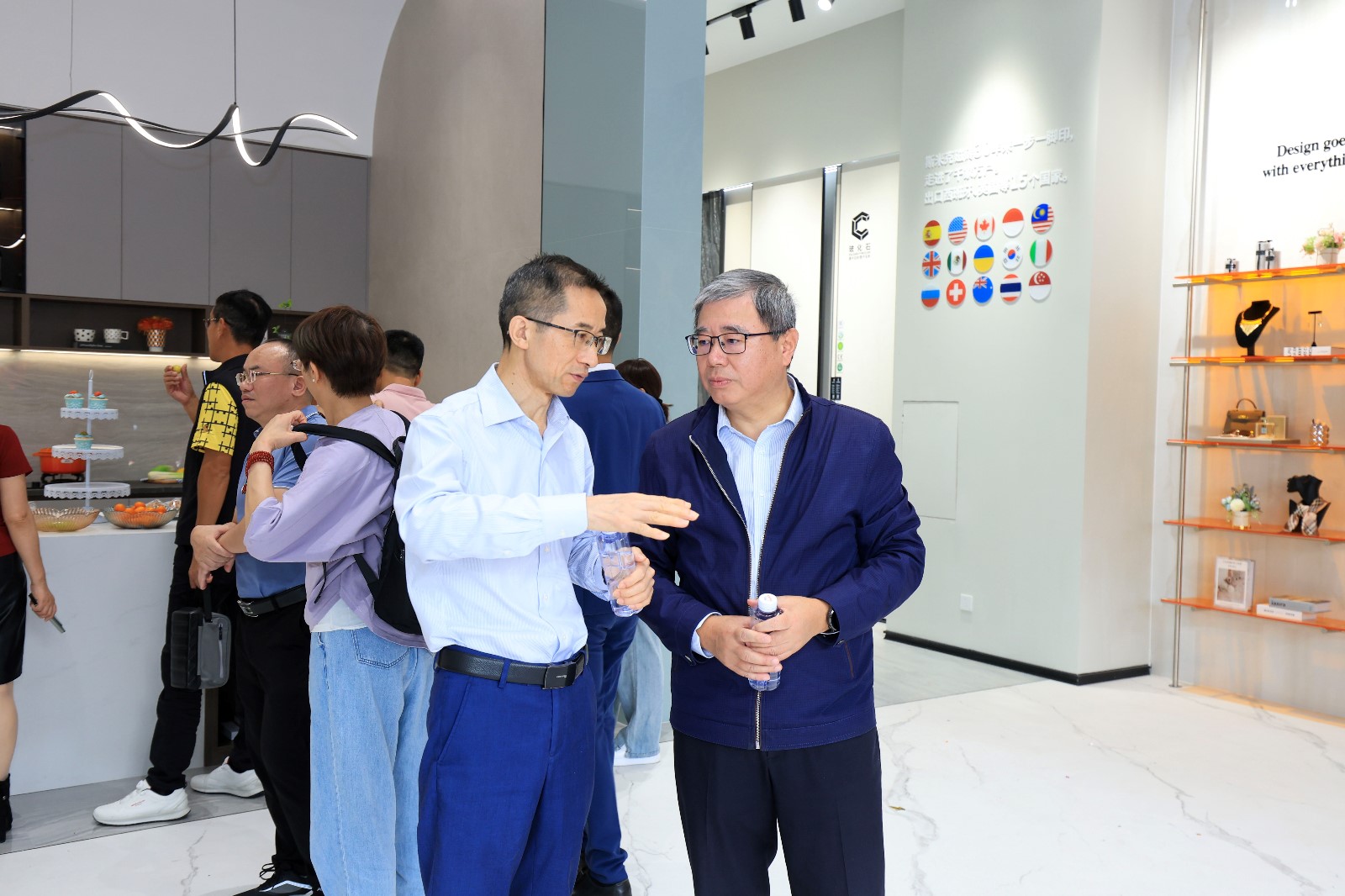 参观展厅6.jpg 参观展厅6.jpg